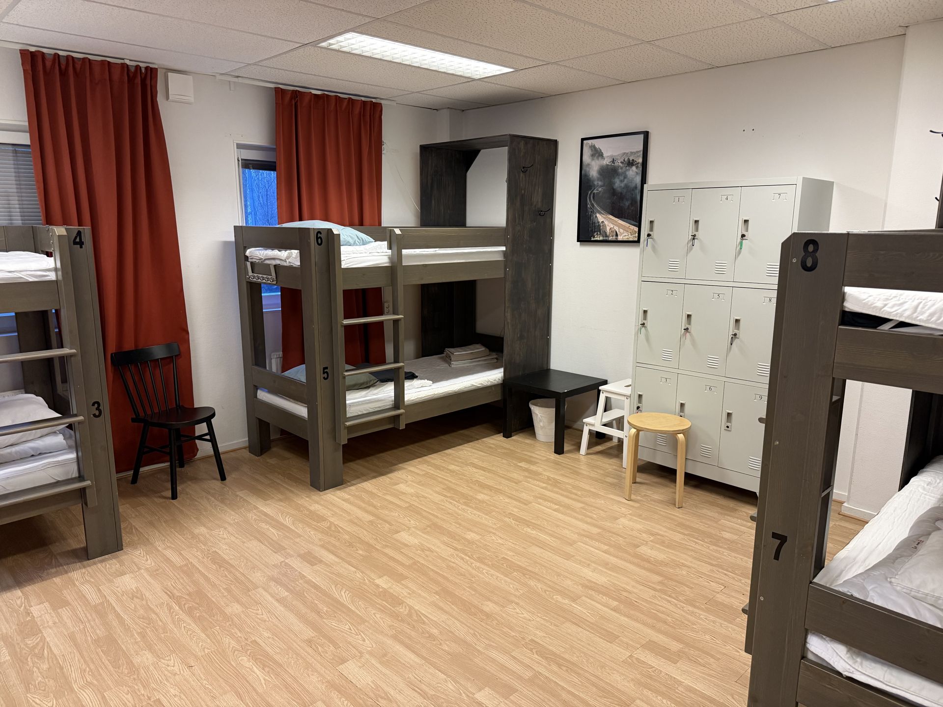 8-bed dormitory at Snoozemore Hostel Gothenburg, budget bunk bed room with lockers