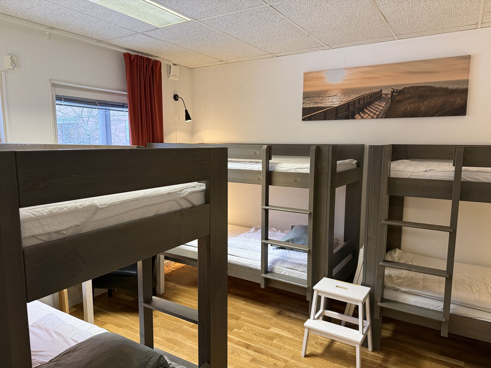 6-bed ensuite dormitory at Snoozemore Hostel Gothenburg, shared room with private bathroom
