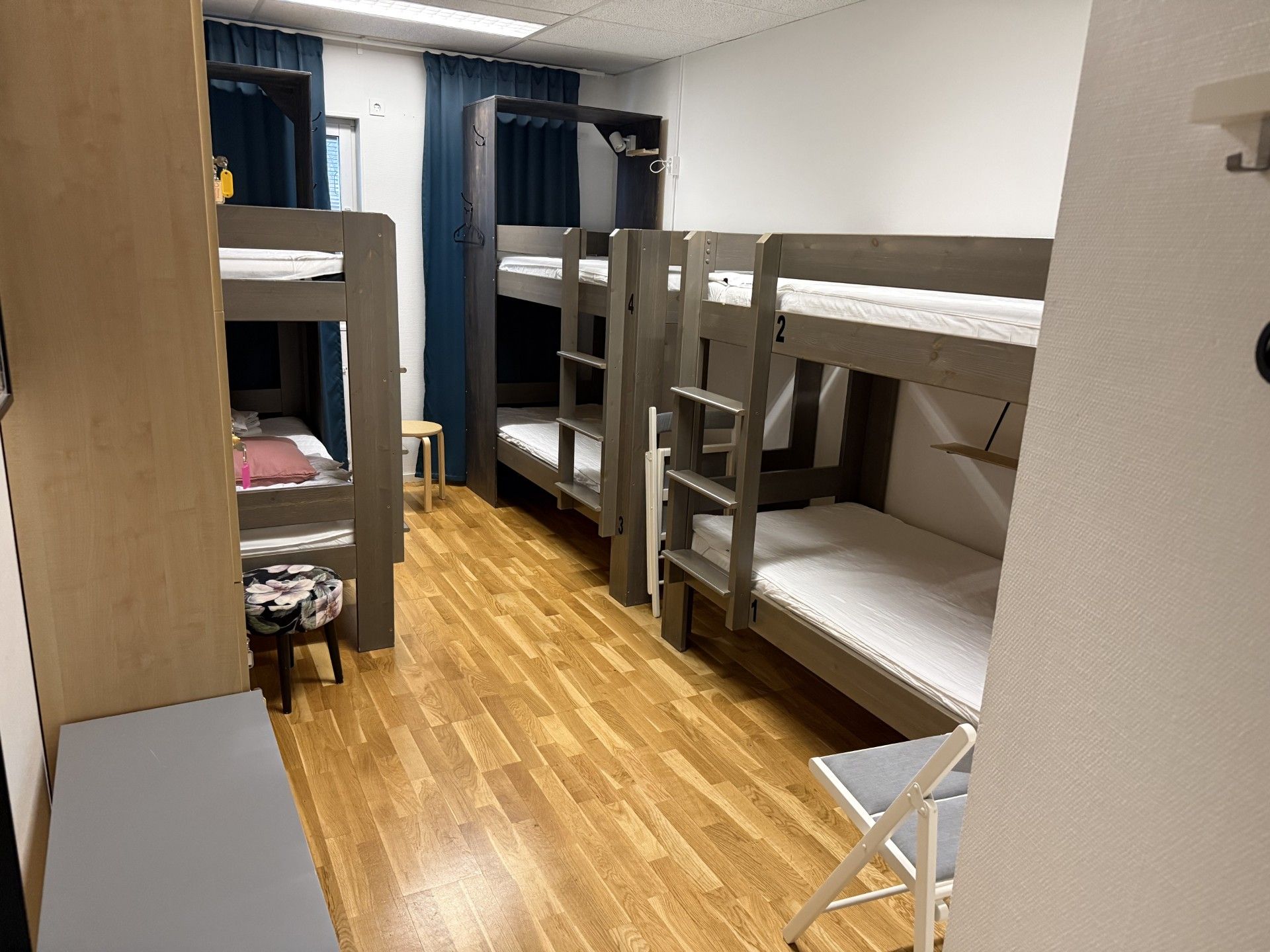 6-bed dormitory at Snoozemore Hostel Gothenburg, shared bunk beds with lockers