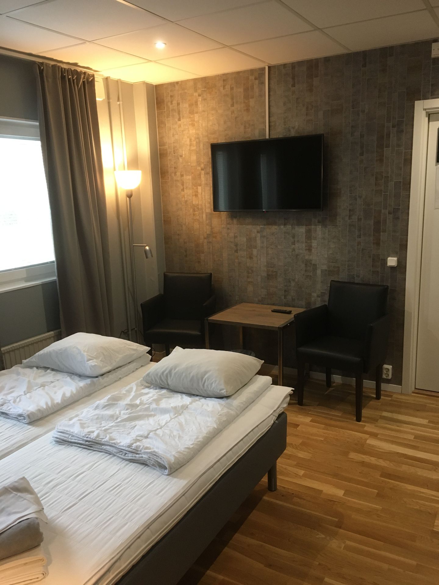 Private ensuite room with bathroom at Snoozemore Hostel Gothenburg